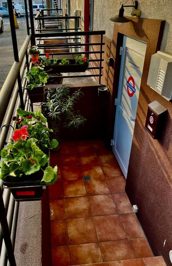 Underground Apartment Bratislava-Nivy ภายนอก รูปภาพ